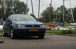 Met de boot op de achtergrond