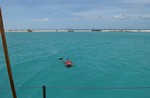 Saskia aan het  snorkelen