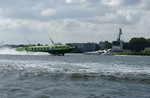 voor het achterste gevaarte: http://en.wikipedia.org/wiki/Earthrace
