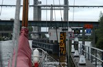 wachten voor de spoorbruggen bij Gouda
